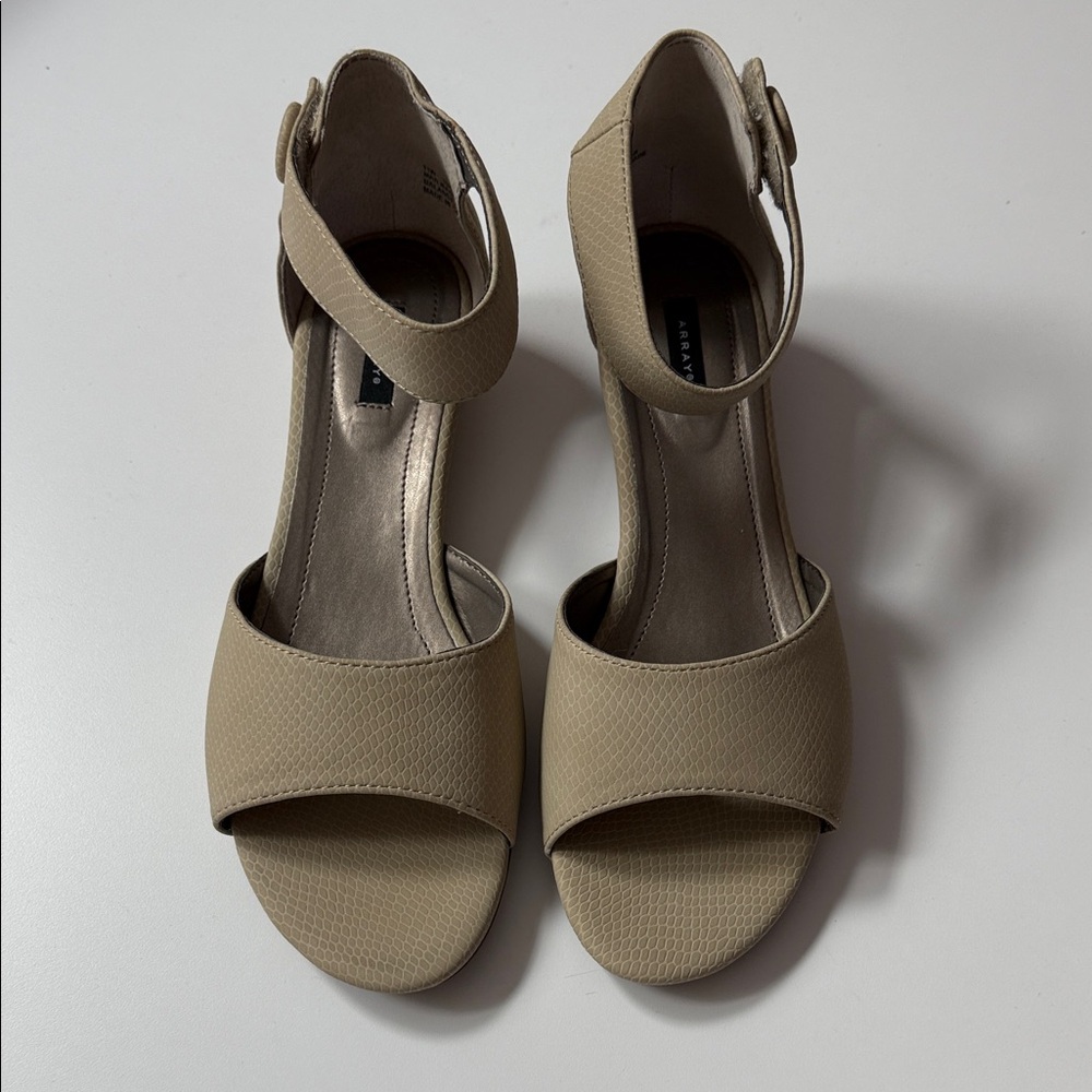Elegant Tan Women's Sandals
